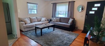 Charming 2-bedroom house in Auburn with AC