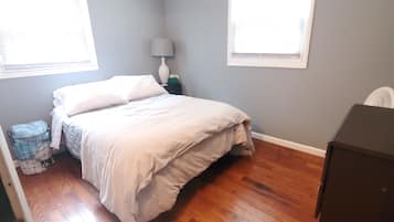 2 bedrooms, iron/ironing board, WiFi, bed sheets