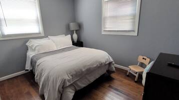 2 bedrooms, iron/ironing board, WiFi, bed sheets