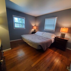 2 habitaciones, tabla de planchar con plancha, wifi y ropa de cama