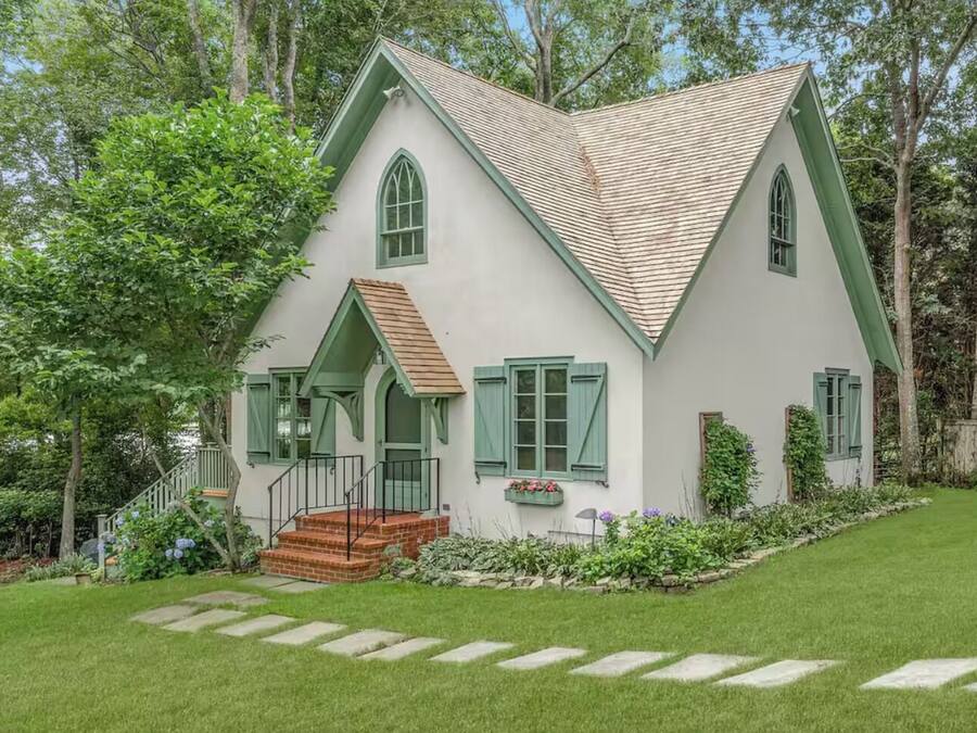 Traditional Cottage, 2 Bedrooms, Lake View (Pet not allowed) | Desk, laptop workspace, iron/ironing board, WiFi (free)