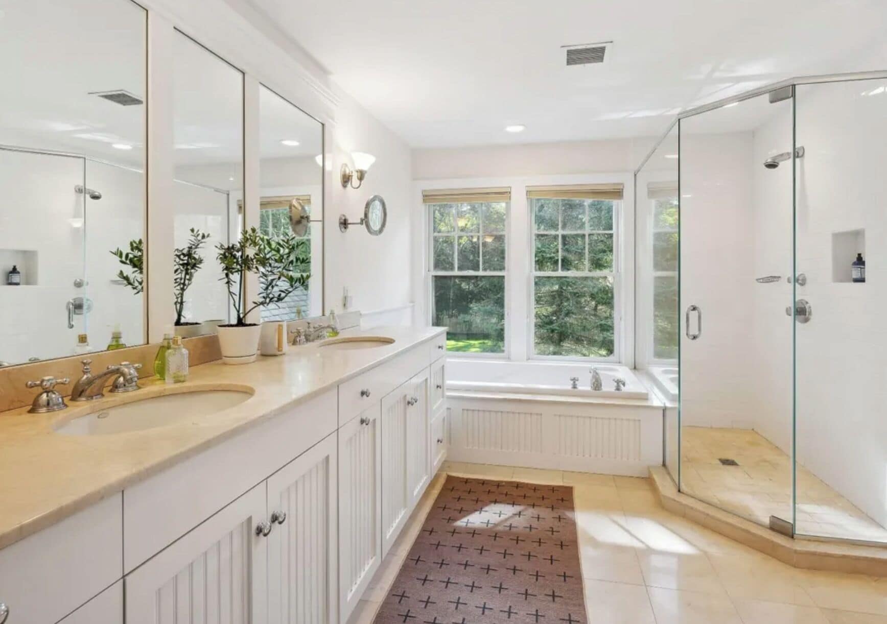 Luxury Suite, Lake View | Bathroom | Towels, soap, shampoo, toilet paper