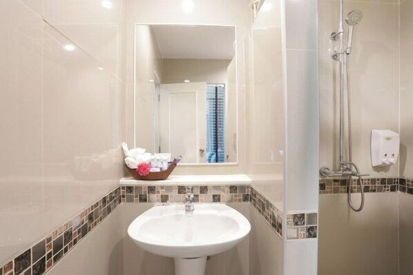 Room - Tuana Hotels Brook Pool Access (Chalong)