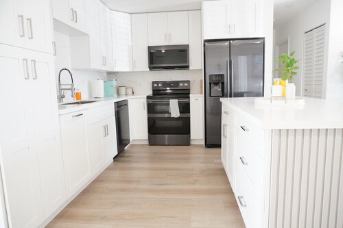 Spacious and bright 4-bedroom house in awesome area of Deerfield Beach The Cove