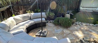 3 bedroom duplex unit walking distance from Downtown