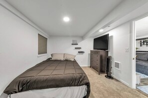 3 habitaciones, tabla de planchar con plancha, wifi y ropa de cama 
