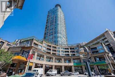 DT next to BC Place - 2 Beds, Large Balcony, Amazing View, Free Parking, A/C
