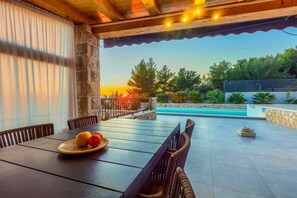 屋外ダイニングエリア