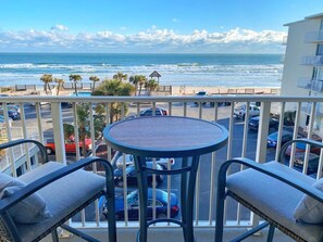 Property grounds - NEW Amazing Ocean Front King Bed Studio in Daytona! (Daytona Beach)
