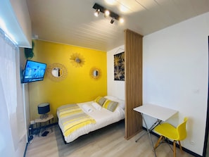 1 bedroom, desk, iron/ironing board, WiFi