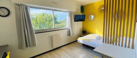 1 bedroom, desk, iron/ironing board, WiFi