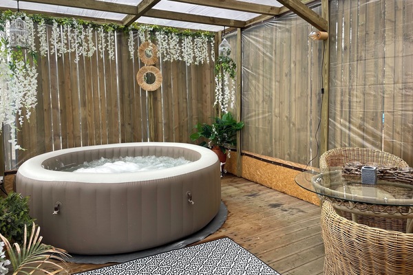 Jacuzzi em pérgula fechada