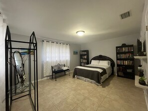 3 habitaciones, escritorio, tabla de planchar con plancha y wifi gratis 