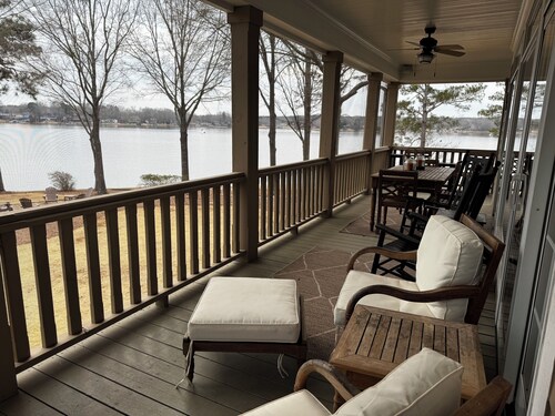 Spacious 5-bedroom home on Lake Oconee, 79 miles from The Masters