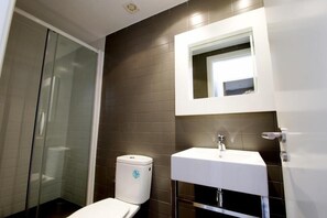 Bathroom - Dingdong Express Hostel (Barcelona)