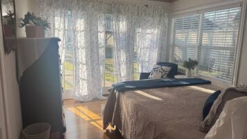 3 chambres, bureau, fer et planche à repasser, accès au Wi-Fi (inclus)