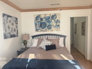 3 bedrooms, desk, iron/ironing board, free WiFi