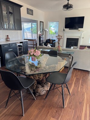 Dining - Charming Grand Cottage in delightful Wine Country Sonoma (Sonoma)