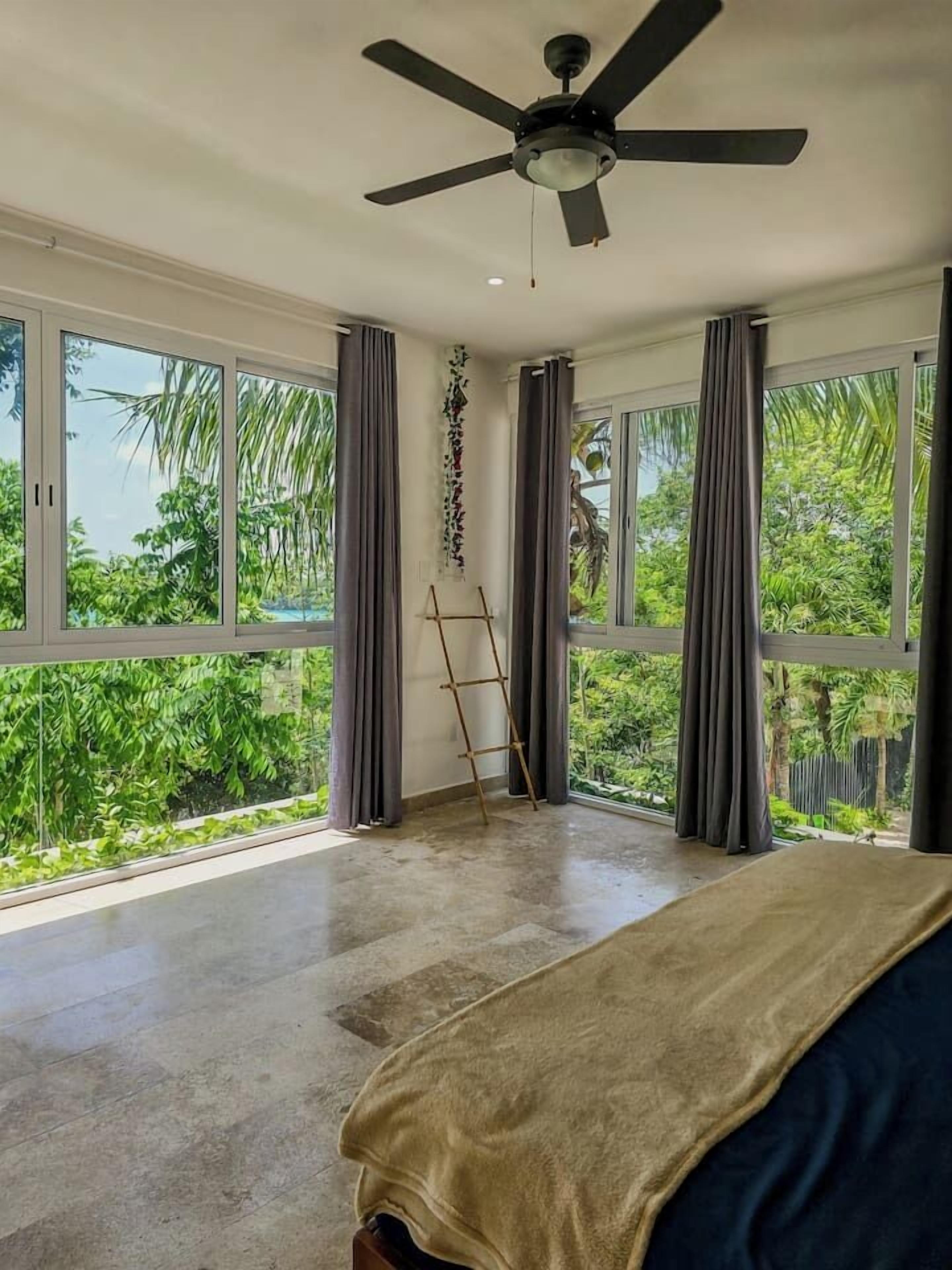 6 soveværelser, skrivebord, strygejern/strygebræt, Wi-Fi