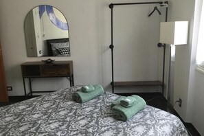 1 bedroom, iron/ironing board, WiFi, bed sheets - Mondrian's house (Genova)