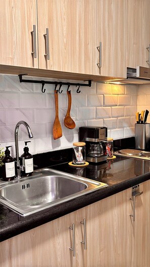 Fridge, microwave, stovetop, coffee/tea maker