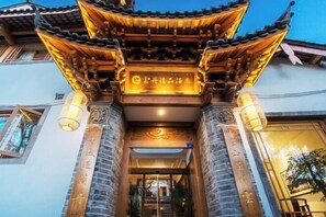 المنشأة من الخارج