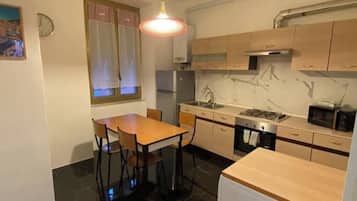 Micro-ondes, four, plaque de cuisson