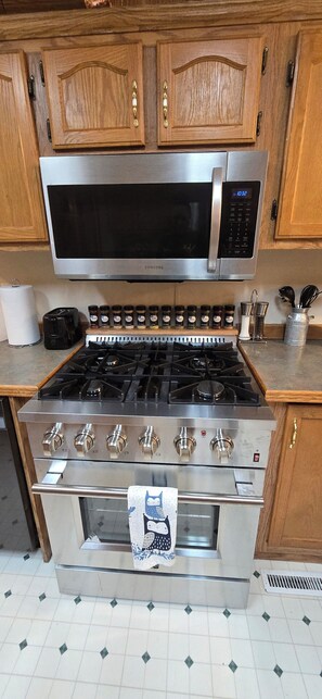 Fridge, microwave, oven, stovetop - Trails and fishing paradise (Nashwauk)