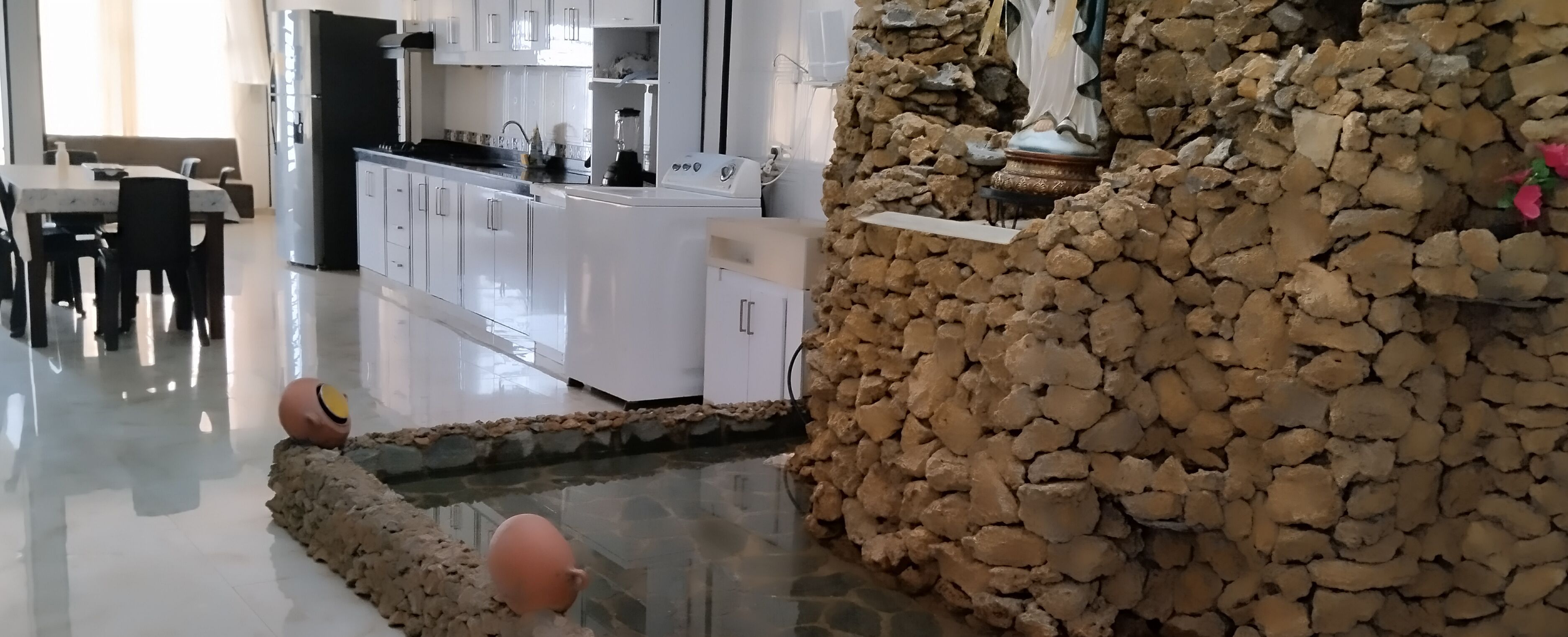 المنشأة من الداخل