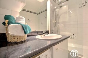 Hair dryer, towels