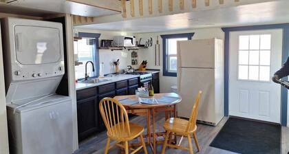 Starry Night Cabin 1-Bedroom with Loft and Mountain Views on US 93