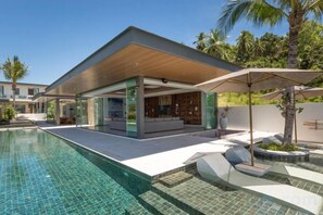 Unclassified image, 4 of 30, button - Exclusive Sea Renity A Beachfront Villa Retreat Sleeps 12 Adults and 6 Kids (Koh Samui)