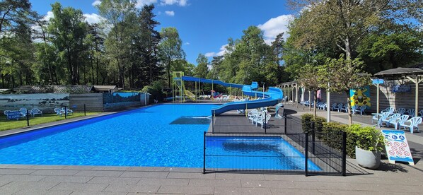 Outdoor pool, a heated pool