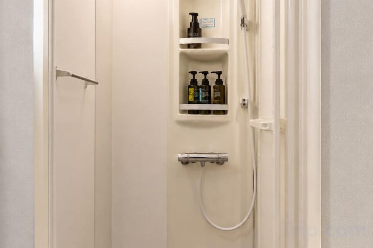 Free toiletries, bidet