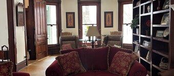 The Trillium House at DePauw - 4/5 BR 3.5 BA