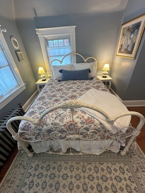 5 bedrooms, desk, iron/ironing board, free WiFi