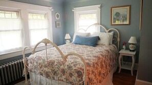 5 bedrooms, desk, iron/ironing board, free WiFi
