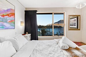 3 عدّة غرف نوم ومكتب ومكواة/لوح كي وسرير سفر