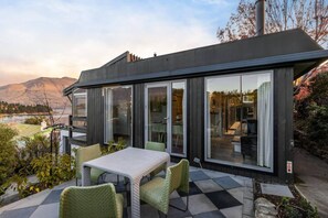 تناول الطعام بالخارج