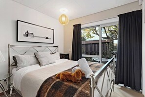 3 habitaciones, tabla de planchar con plancha, wifi y ropa de cama