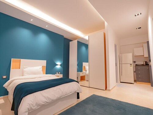 Efficient Single Studio perfect for solo travelers with AC & lovely kitchenette