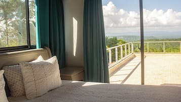 5 bedrooms, in-room safe, iron/ironing board, free WiFi