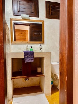 Habitación básica doble | Baño | Ducha