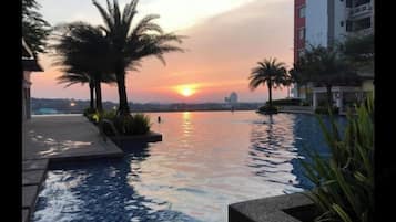 Kolam renang terbuka
