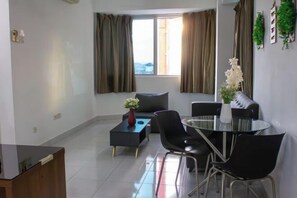 Room - Subang USJ21 Main Place Mall 2R1B 5-6 Pax (Subang Jaya)