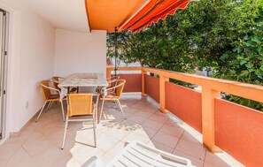 Outdoor dining - Gorgeous apartment in Otok Vir with WiFi (otok Vir)