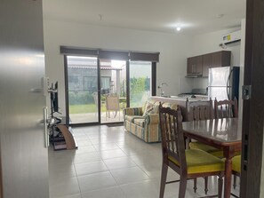 Interior - Santa Monica Beach House. 10 minutes from the beach! Pacific Riviera of Panama. (El Chirú)