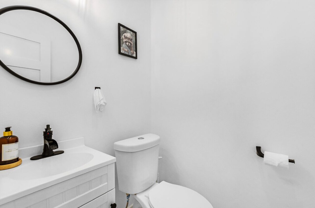 Photo 5 of New ! Houston getaway! Near Stadiums & Downtown