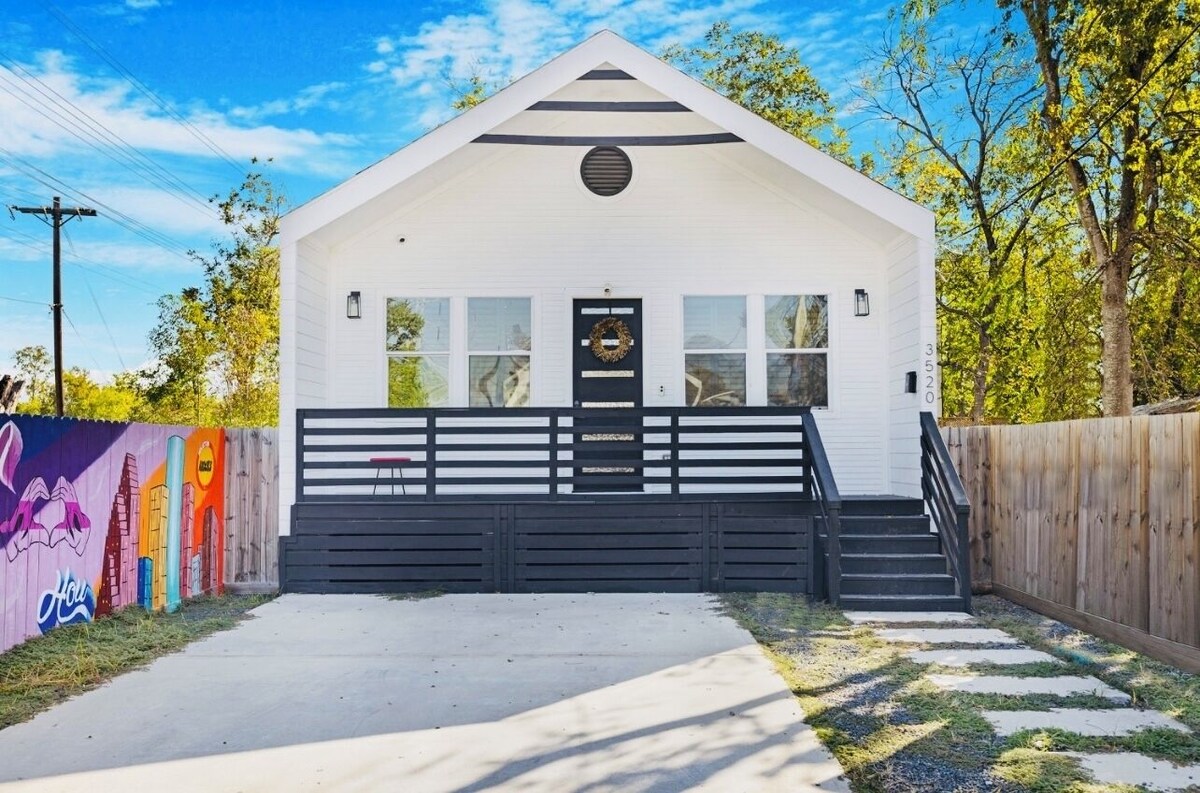 Photo 2 of New ! Houston getaway! Near Stadiums & Downtown