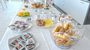 A breakfast buffet with various food items and beverages. - B&B Mauro Home bed&relax (Linguaglossa)